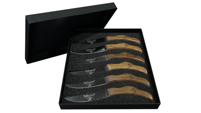 Coffret de 6 couteaux de table en noyer