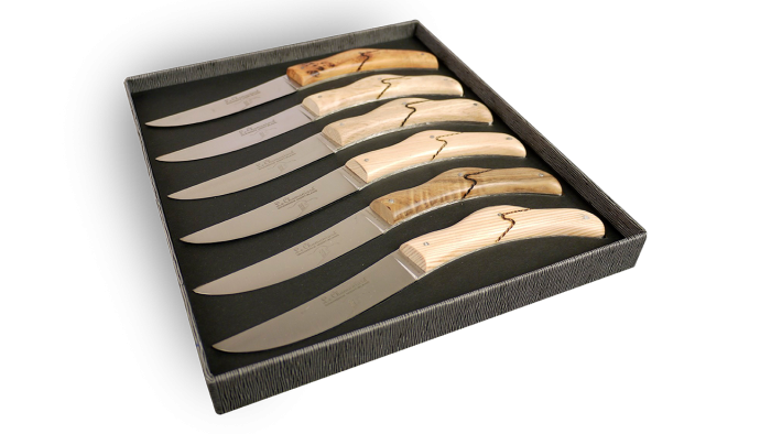 Coffret de 6 couteaux de table en genévrier